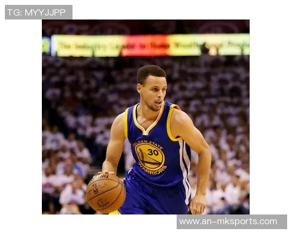 回主场真开心！勇士众将赛前围圈，库里在中央热舞引得众人大笑