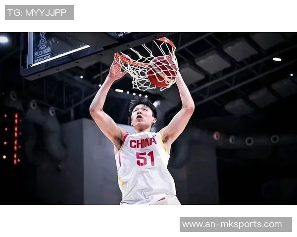 张弓搭箭！杨瀚森三分出手一箭穿心，篮球场上的“神箭手”崛起之路