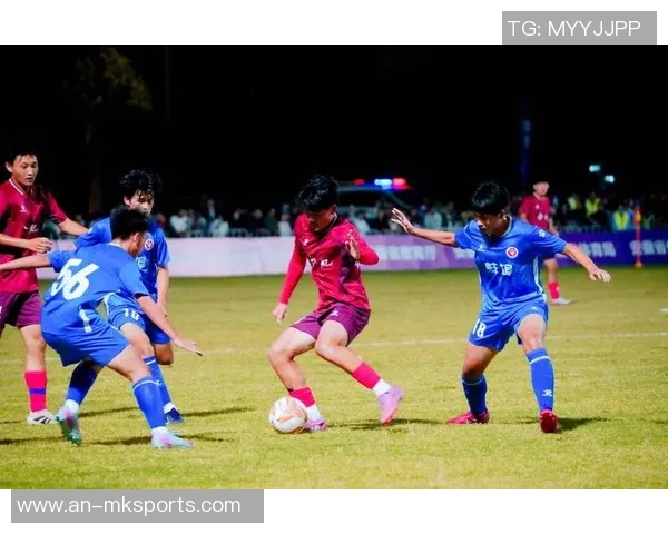 绿茵场变格斗场？业余联赛暴力频发：球员飞踹裁判，徽青赛斗殴！