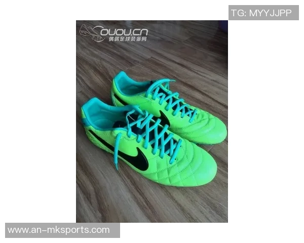 西甲发布冬季新款比赛用球：荧光黄配色，纹理致敬赛车运动